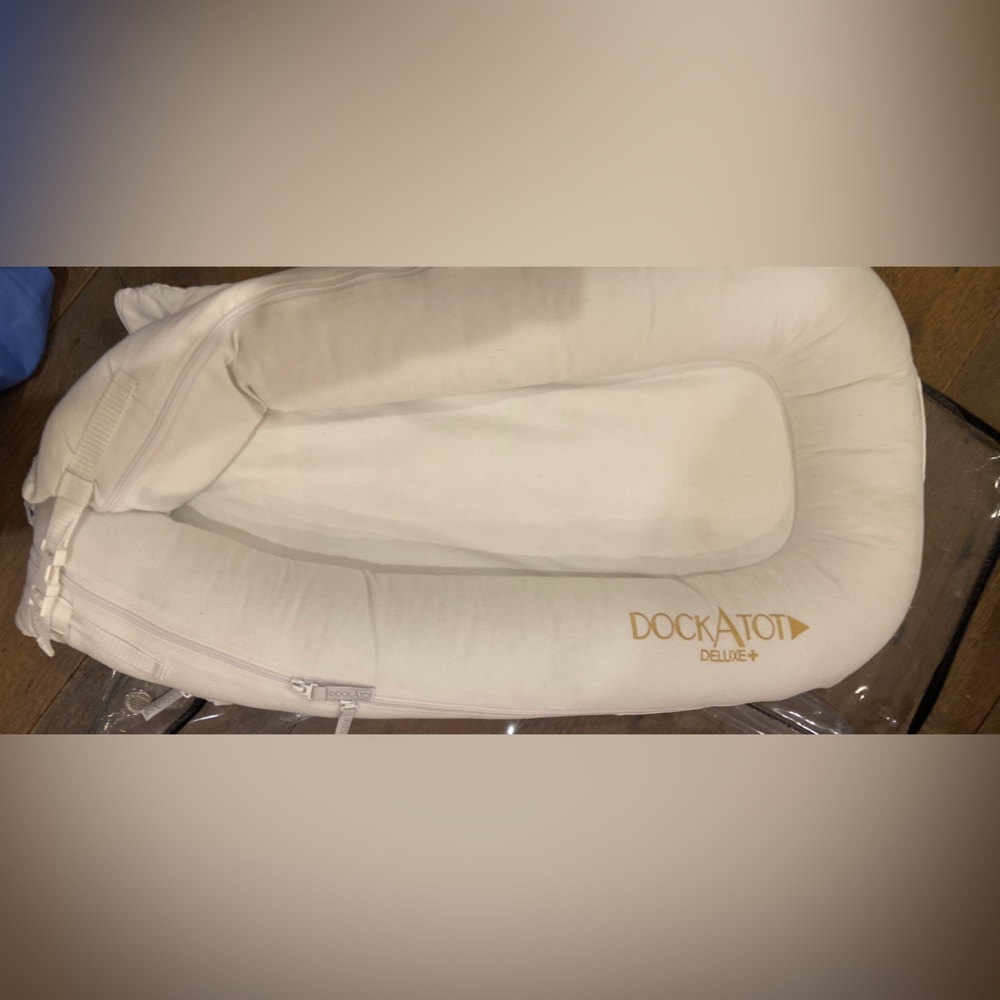 White DockAtot Deluxe